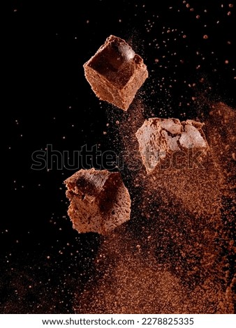 Similar – Foto Bild Textur eines gebackenen Brownie-Schokoladenkuchens mit gegossener Schokolade. Gekochte hausgemachte Speisen