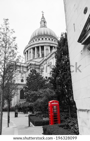 St Pauls Cathedral with traditional red call box in a chroma key processing