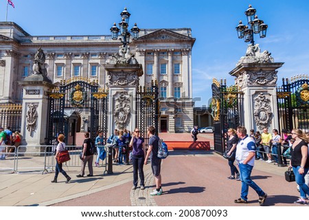 LONDON - MAY 19: unidentified people at the Buckingham Palace on May 19, 2014 in London. Buckingham Palace is the London residence and principal workplace of the monarchy of the United Kingdom.
