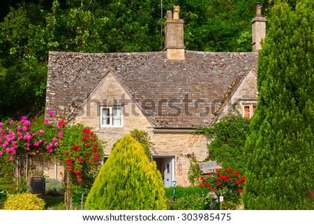 old stone cottage in the picturesque village Bibury in Gloucestershire, England