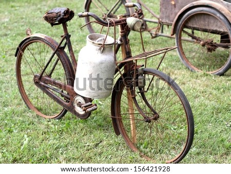 rusty old bikes of ancient milkman with aluminium drum Imagine de stoc © 