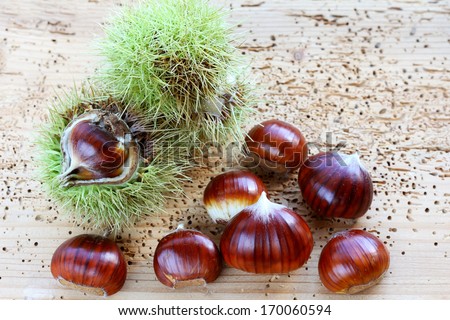 Shelled and unshelled Spanish chestnuts (Sweet chestnuts)