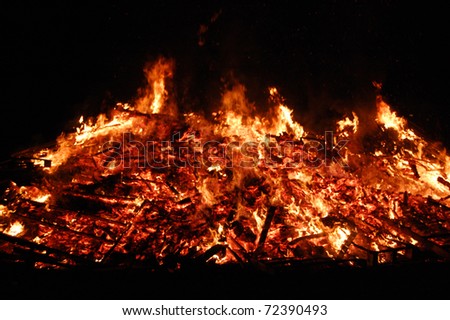 large bonfire on guy fawke\'s night
