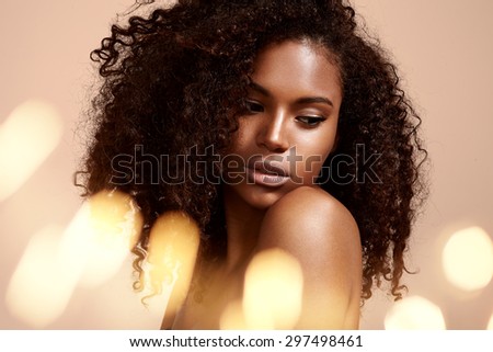 pretty black woman\'s portrait with bokeh