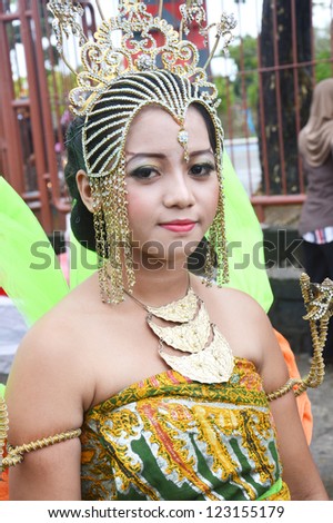 TARAKAN, INDONESIA - DEC 23, 2012 : a woman with combined traditional dress in celebration 2nd Tarakan Cultural Carnival on Dec 23, 2012  in Tarakan, Indonesia