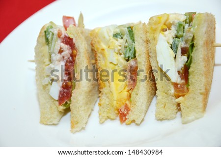 egg sandwich bread on white plate