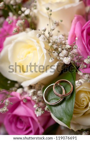Gold wedding rings on flower . Decorating the wedding ceremony.
