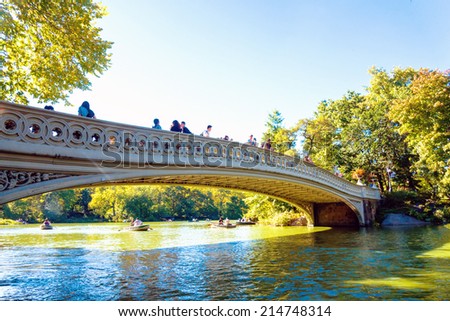 NEW YORK - SEPTEMBER 28: Rowboats in Central Park lake under the Bow Bridge on September 28, 2013, New York, NY. The 20-acre Lake is the second largest of Central Park\'s man-made water bodies.