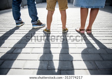 family in the city, dynamic walk.