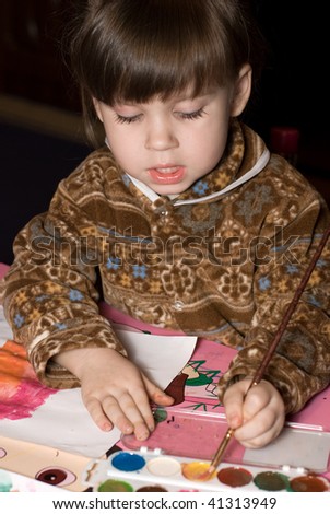 The girl draws paints. Age 3 years, the European nationality