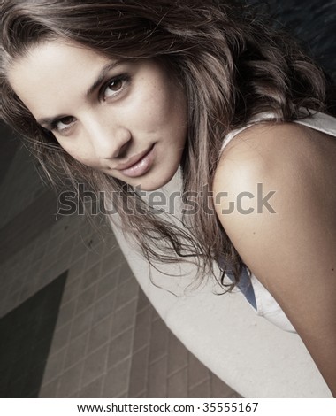 Head and shoulder shot of a beautiful young woman
