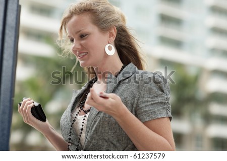 Woman upset that the parking meter wont accept her credit card