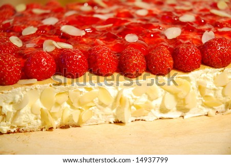 strawberry cake with jelly and almonds