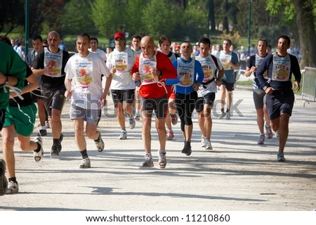 6th april 2008: Crowd of runners at the last edition of Stramilano running race. More news at http://www.stramilano.it/2008/gare/agonisticaENG/percorso.asp