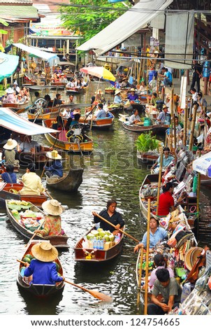 DAMNOEN SADUAK, THAILAND - MARCH 05 : Floating markets on March 5, 2012 in Damnoen Saduak, Thailand. Until recently, the main form of trade, now mostly a tourist attraction.