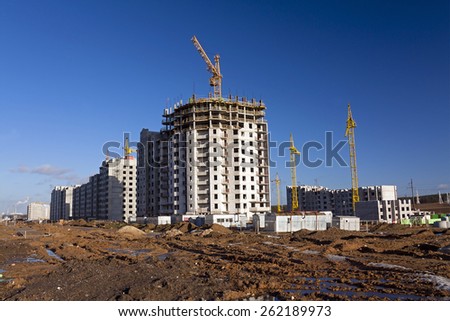 construction site on which construction of a new multystoried house is carried out.