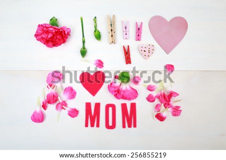 Mom text with clothespins and carnation flowers