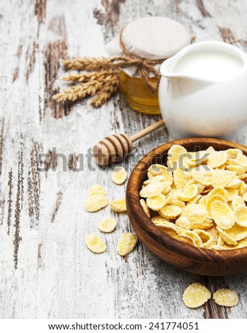 flakes with honey, nuts and milk - healthy breakfasts