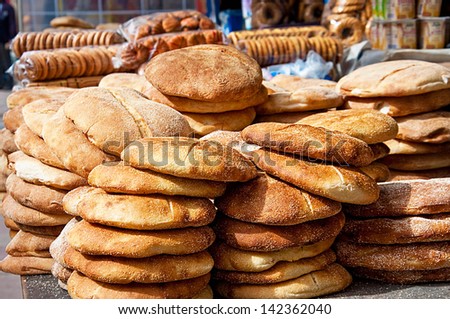 Fresh bread on trade tent, the African flat cakes
