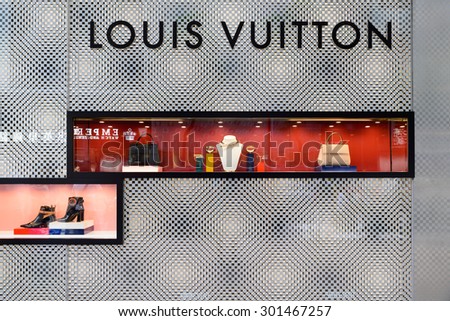 LOUIS VUITTON CHARLES DE GAULLE T2E in the airport one of the few in the  world  tabiparislax