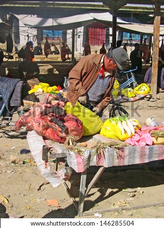 SHIGATSE, TIBET-NOVEMBER 16: vegetable vendor at the Shigaste lamb market. This is the more important market in the Shigatse Prefecture. November 16, 2004 Shigatse, Tibet
