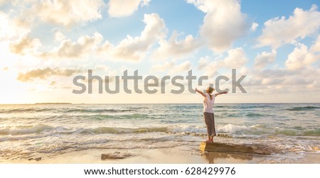 Relaxed woman enjoying sun, freedom and life an beautiful beach in sunset. Young lady feeling free, relaxed and happy. Concept of vacations, freedom, happiness, enjoyment and well being. Stock foto © 