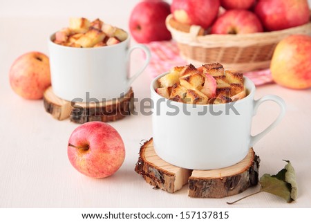 White bread pudding with apples and cinnamon