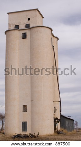 Grain elevator - vertical orientation
