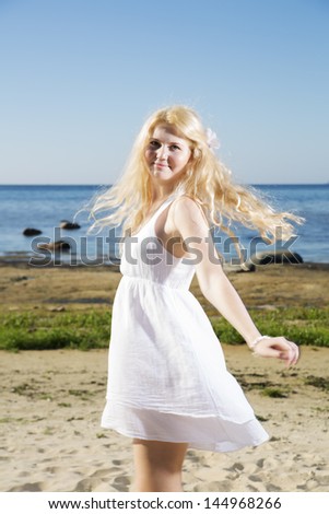 Rotating woman with white flower in gold hairs