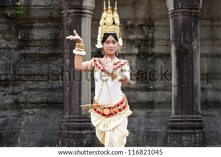 SIEM REAP,CAMBODIA- MARCH 04, 2012: The Culture Show of Cambodia in 2012 at Angkor Wat  MARCH 04,2012,unidentified women Khmer classical dancer in traditional costume in Siem Reap, Cambodia.Angkor Wat