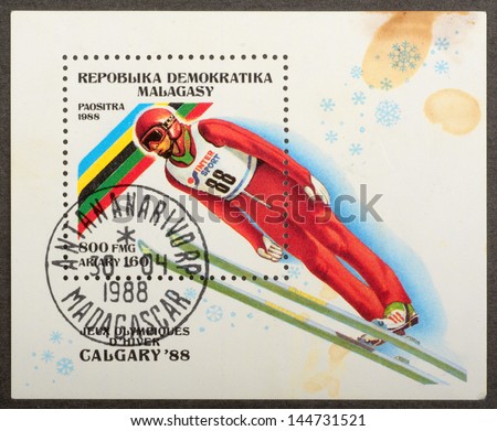 REPUBLICA MALAGASY - CIRCA 1988: A stamp printed in the REPUBLICA MALAGASY, shows Winter Olympics Calgary, circa 1988