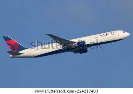 FRANKFURT - SEPTEMBER 17: A Delta Boeing 767 takes off on September 17, 2014 in Frankfurt. Delta Air Lines is the world\'s largest airline with 733 planes and 160 million passengers in 2012.