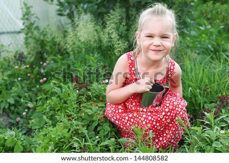 little girl with a capacity for gathering berries