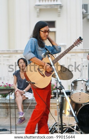 CHIANG MAI,THAILAND-APRIL 1:Unidentified musician perform at Chiang Mai town hall on the Chiang Mai Fest&Art on the street festival,On April 1, 2012 in Chiang Mai, Thailand.