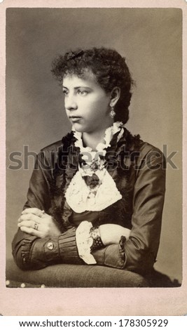 USA - MINNESOTA - CIRCA 1880 - A vintage Cartes de visite photo of young woman sitting dressed in Victorian style dress with fancy collar. Photo from the Victorian era. CIRCA 1880