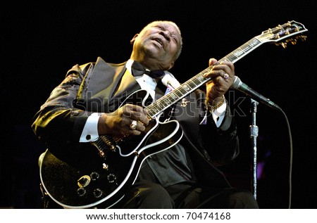 DENVER - AUGUST 13: 	BB KING legendary blues guitarist performs in concert August 13, 2002 at Fiddlers Green Amphitheater in Denver, CO.