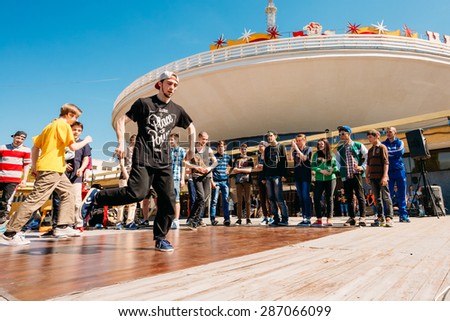 GOMEL, BELARUS - MAY 9, 2014: Battle dance youth teams at the city festival. Street performer break dances for the crowd