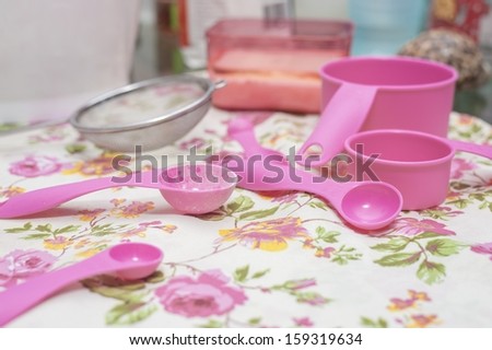 measuring spoon and cup