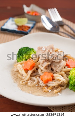 Japanese noodle (Udon) soaked in gravy, Rad Na, Thai fusion food