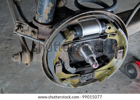New brake pads and cylinder brake drum