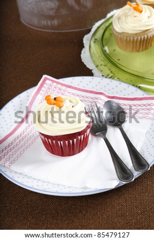 cup cake, a white and red cup cake serving.