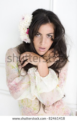 Sexy young woman with flowers - Beautiful portrait of a sexy woman with bright white flowers.