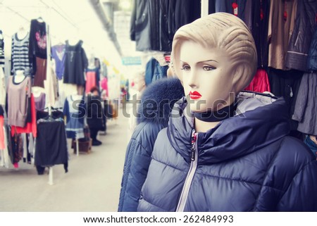 Female mannequin in the ware market