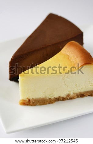 plain cheese cake and chocolate cheesecake