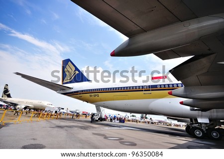 SINGAPORE - FEBRUARY 17: Singapore Airlines (SIA) showcasing its last Boeing 747-400 aircraft at Singapore Airshow on February 17, 2012 in Singapore
