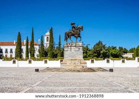 Foto Bild Denkmal von Johannes IV. vor dem Herzogspalast von Vila Vicosa, Portugal