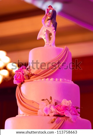 Wedding cake with couple wedding doll