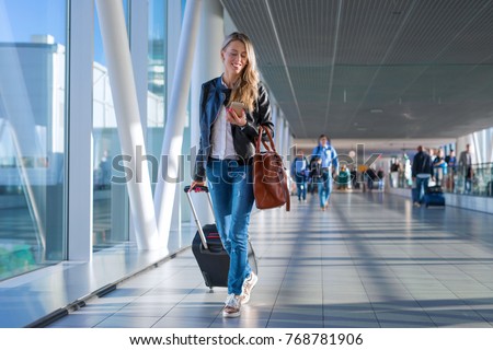 Similar – Foto Bild Frau am Flughafen, die auf die Fluginformationstafel schaut.