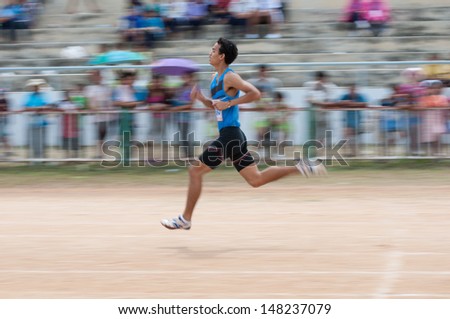 kO SAMUI,SURAT THANI - JULY 19 : Unidentified Thai students 13 - 16 years old athletes in action during sport day on July 19, 2012 in ko samui, Surat Thani, Thailand.
