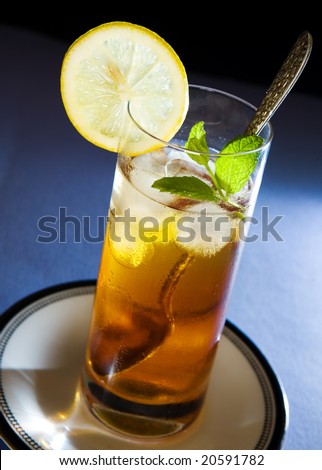 Iced Tea with Mint and Lemon